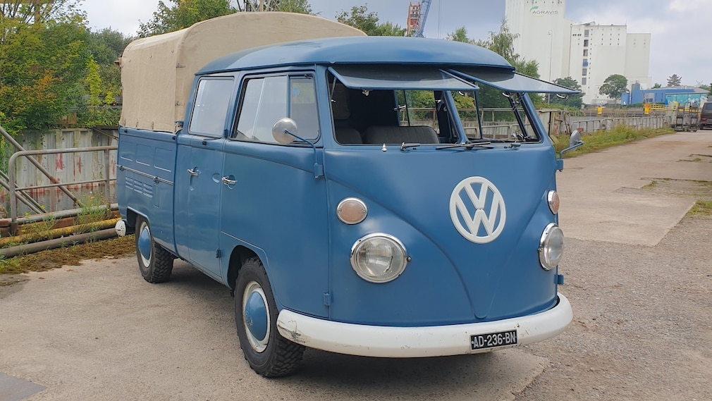 VW T1 Doka Doppelkabine stehend schräg von vorn