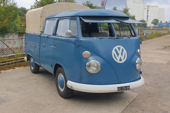 VW T1 Doka Doppelkabine stehend schräg von vorn