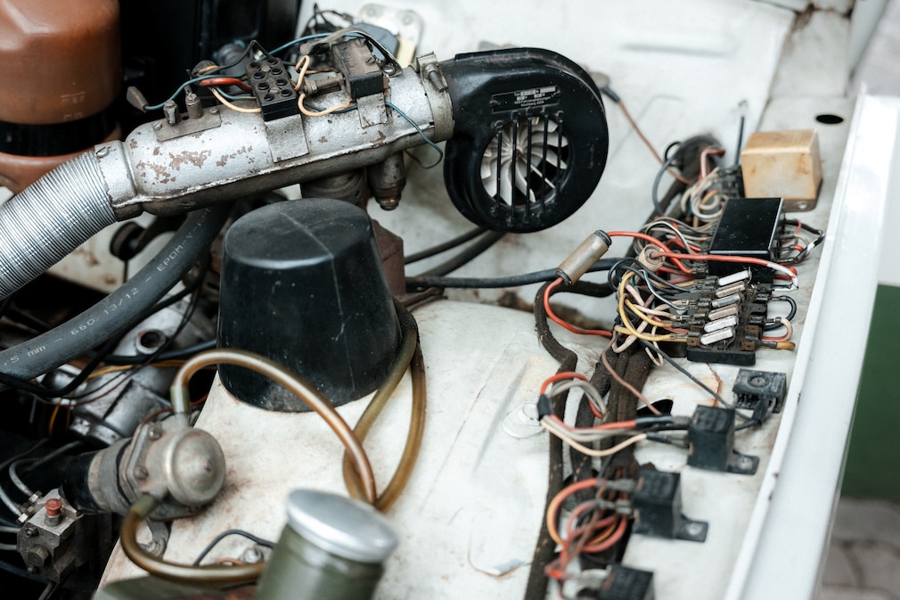 Elektrik und Heizung im Motorraum des Wartburg 353 W