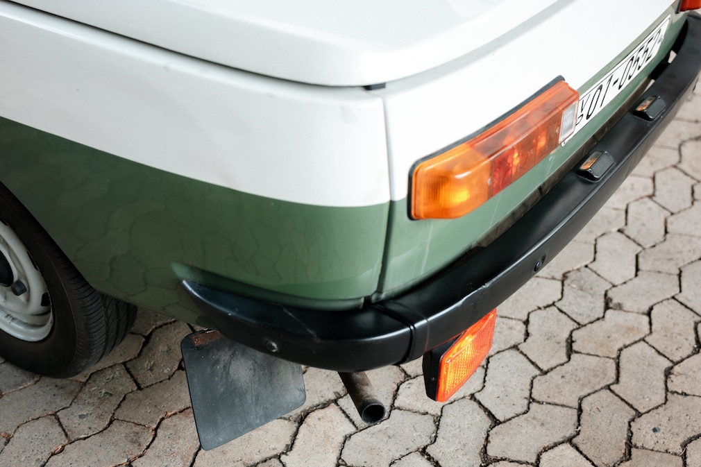 Hintere linke Ecke des Polizeiautos Wartburg 353 W der DDR-Volkspolizei