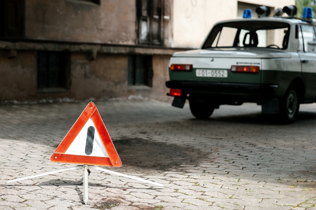 Warndreieck aus dem Volkspolizei-Wartburg