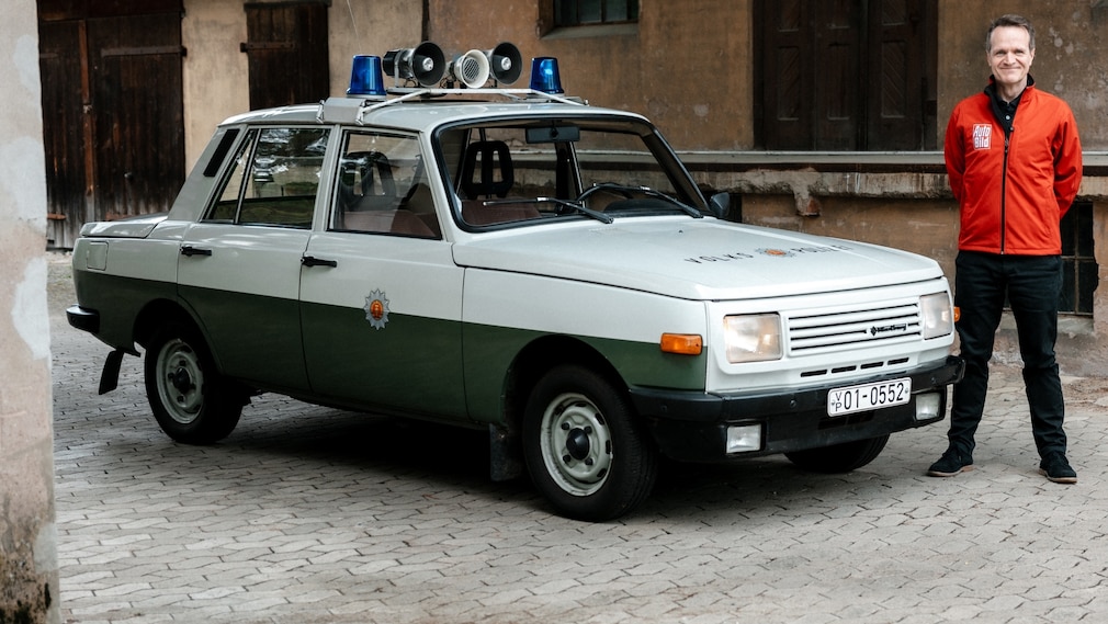 Wartburg 353 W der DDR-Volkspolizei und AUTO BILD-Redakteur