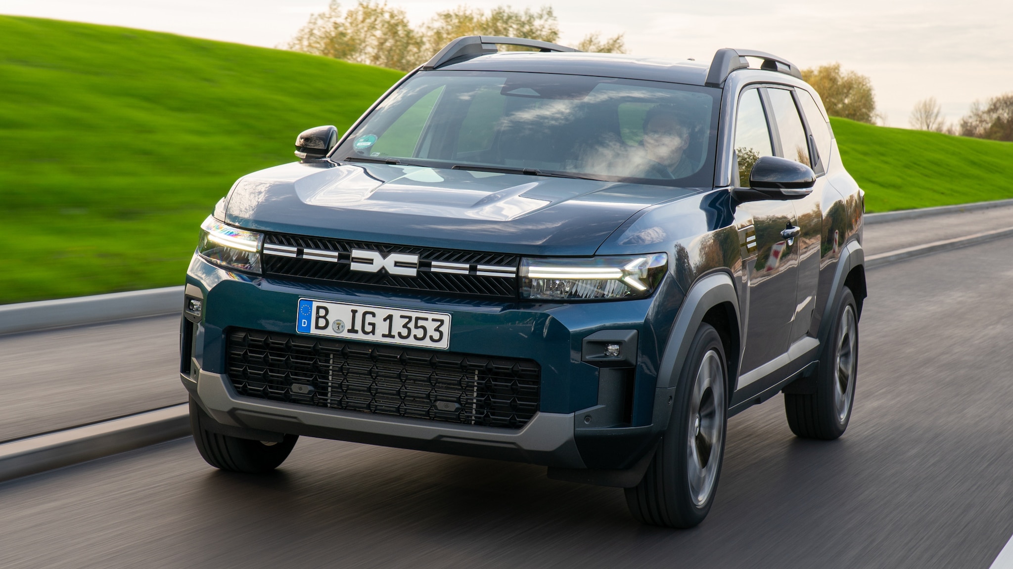 Das-SUV-ist-big-der-Preis-ist-klein-Dacia-im-privaten-Leasing