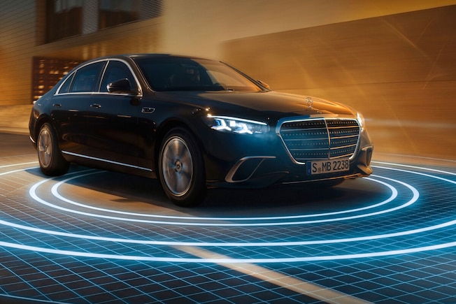Mercedes-Benz treibt die Digitalisierung der Verkehrsinfrastruktur voran: Fahrzeugdaten für sicherere und effizientere Mobilität Mercedes-Benz advances the digitalisation of transport infrastructure with vehicle data for safer and more efficient mobilit