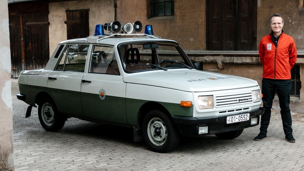 Wartburg 353 W der DDR-Volkspolizei mit AUTO BILD-Redakteur