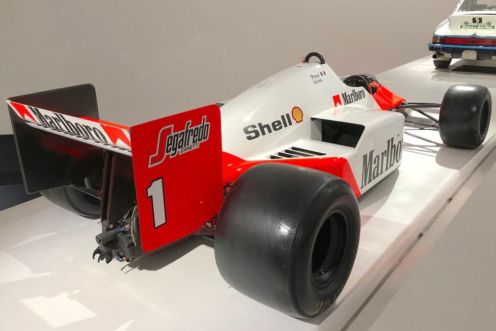 McLaren MP4/2C / McLaren-TAG Porsche stehend schräg von