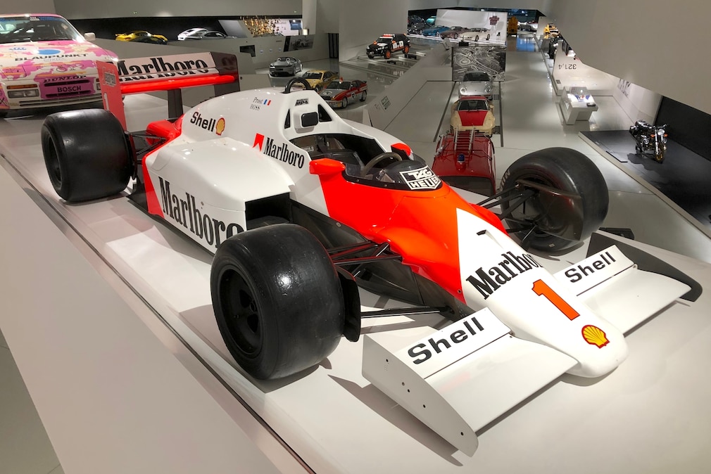 McLaren MP4/2C / McLaren-TAG Porsche stehend schräg von vorn