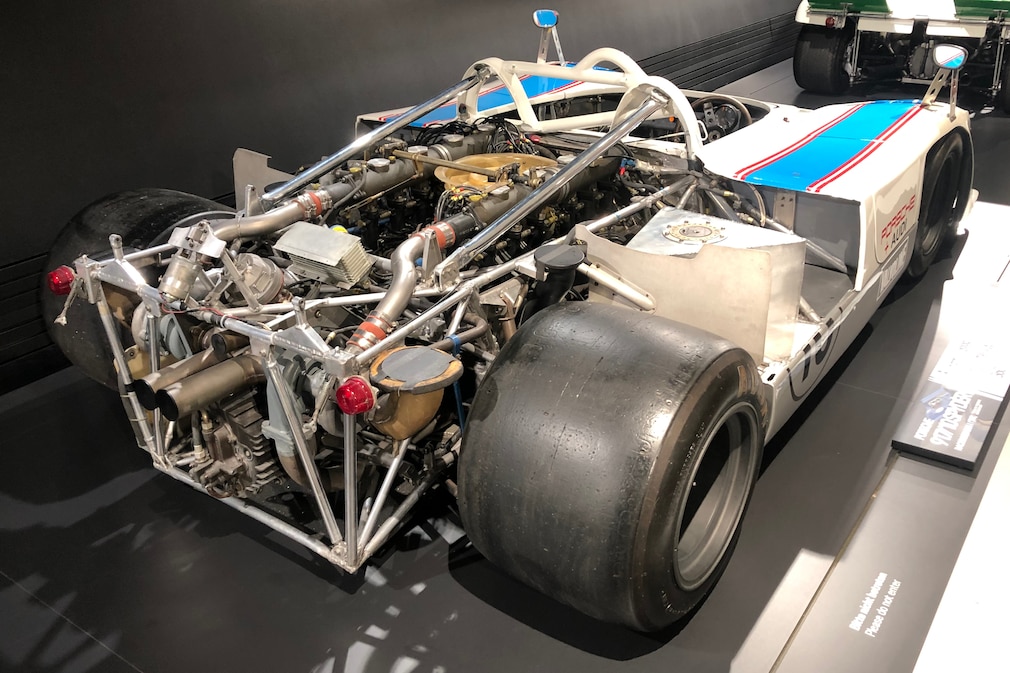 Porsche 917/10 stehend schräg von hinten