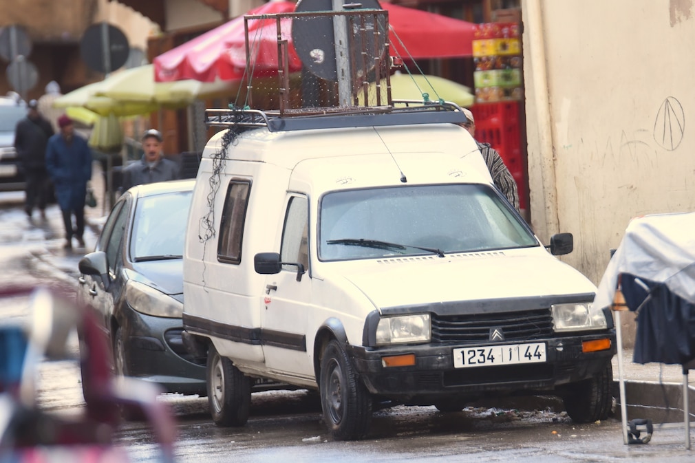 Citroen C15 stehend schräg von vorn in Marokko