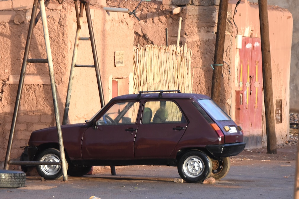 Renault 5 / R5 stehend von der Seite in Marokko