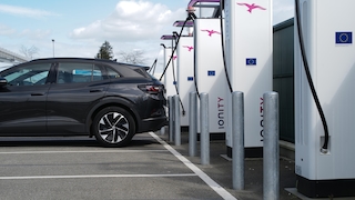 E-Auto-Ladestation, Laden, Aufladen Schnellladen bei Ionity