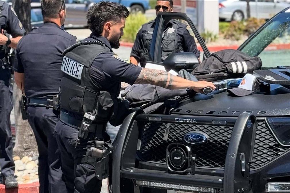 Waymo alarmiert Polizei in San Mateo (Kalifornien), weil Passagiere randalierten (u.a. aus dem Fenster schossen)