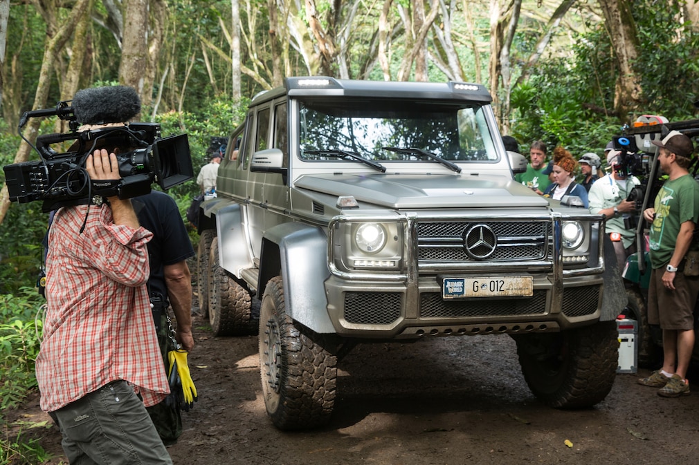 Mercedes G 63 AMG 6x6, vorn Kameramann, am Set von"Jurassic World"
