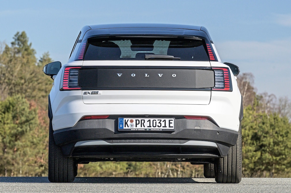Volvo EX30 Cross Country P8 AWD