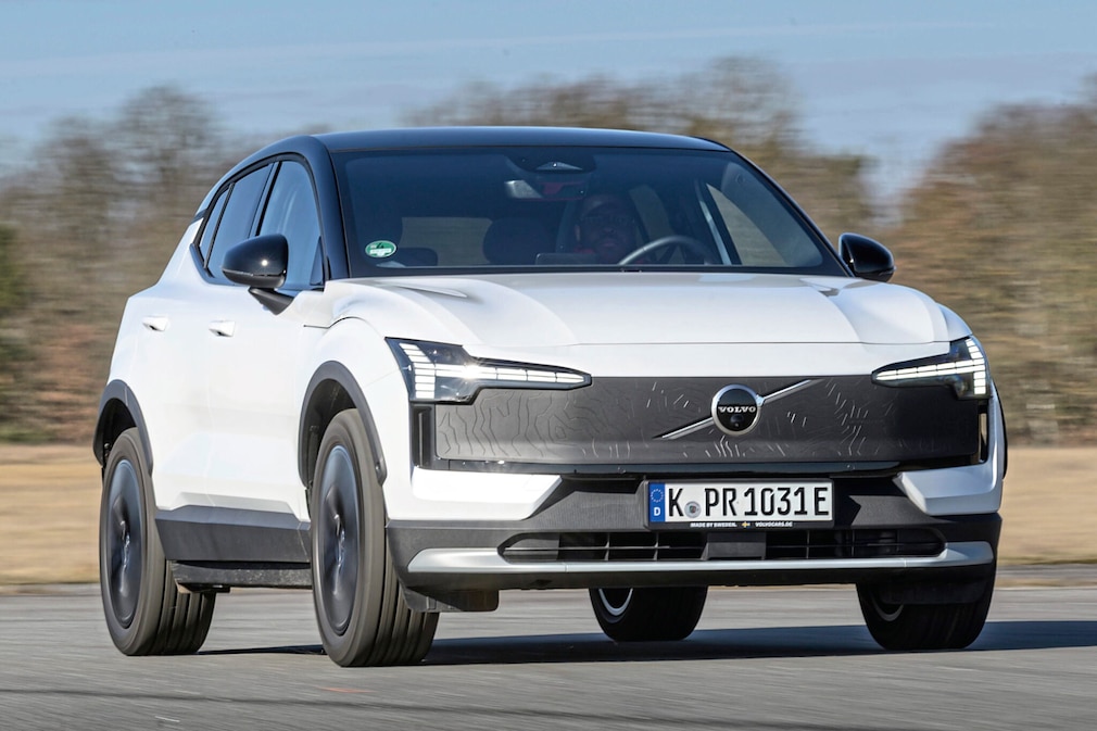 Volvo EX30 Cross Country P8 AWD