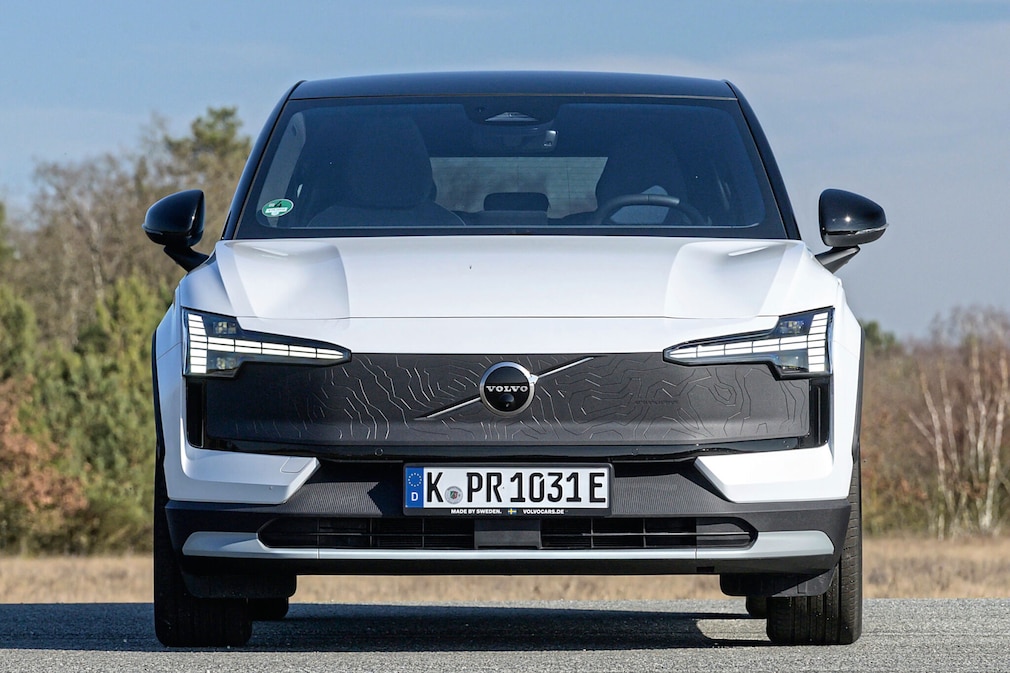 Volvo EX30 Cross Country P8 AWD