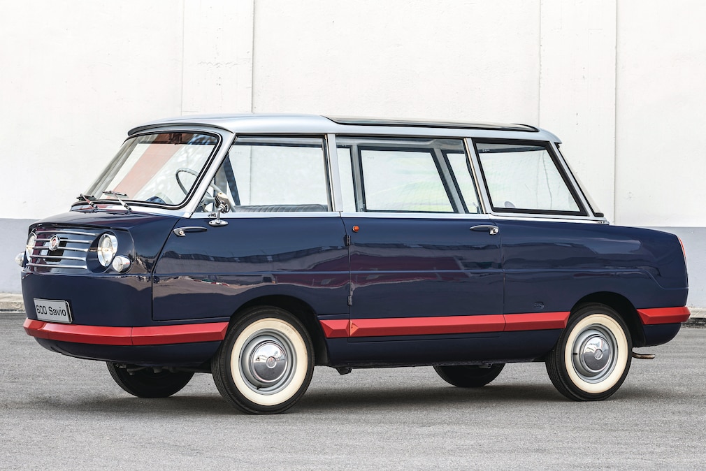 Seat 600 Savio stehend schräg von vorn