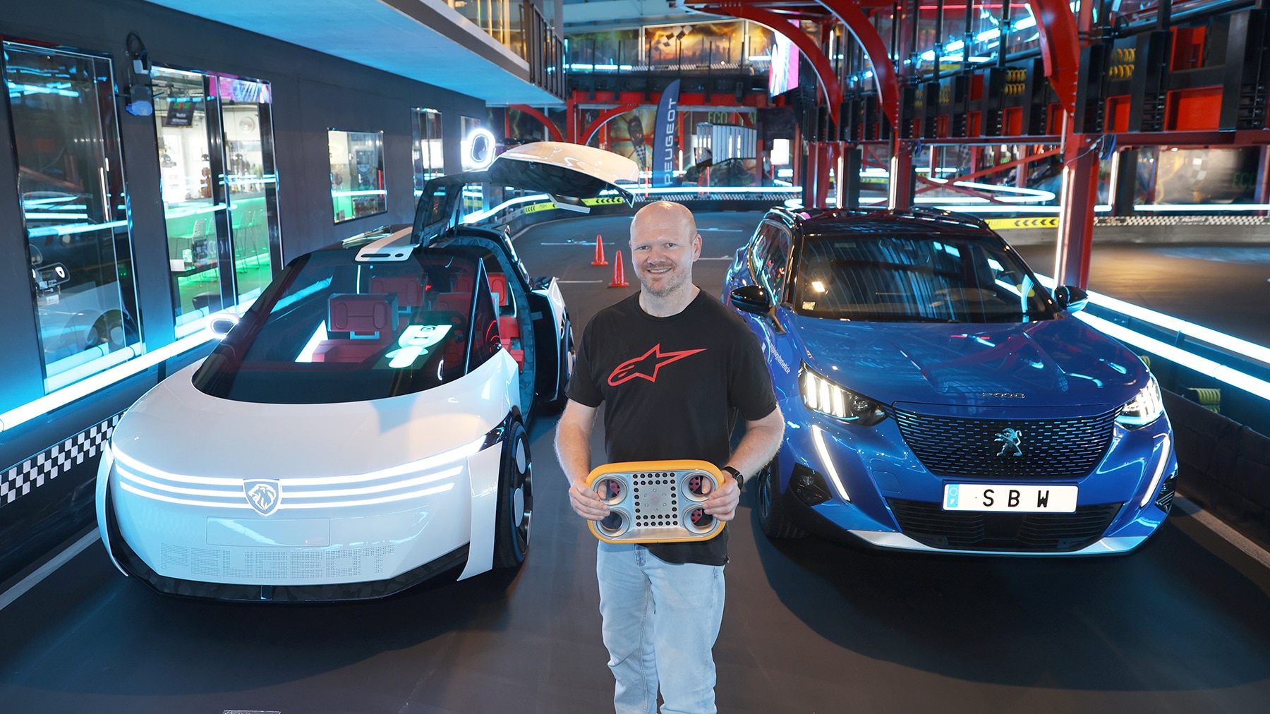 Gaga-oder-genial-Mit-Steer-by-Wire-ber-die-Indoor-Kartbahn