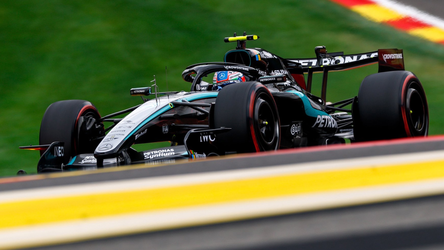 Hamilton-crasht-Russell-ins-Aus