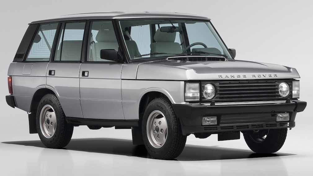 Range Rover Classic Baujahr 1993 Restomod, Studiofoto, stehend schräg von vorn