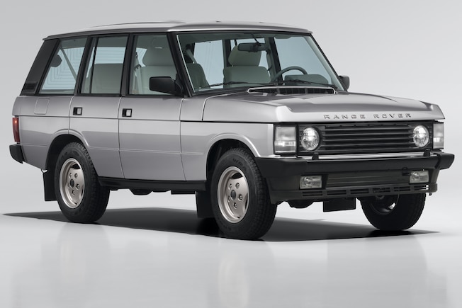 Range Rover Classic Baujahr 1993 Restomod, Studiofoto, stehend schräg von vorn