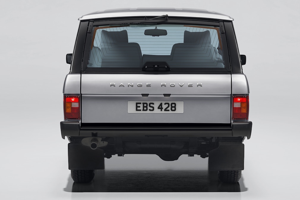 Range Rover Classic Restomod, Studiofoto, stehend von hinten