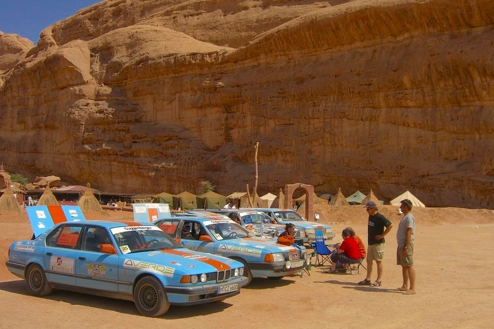 BMW 7er (E32), Audi 100 (C3) und 200er und 700er Volvo bei der Allgäu-Orient-Rallye