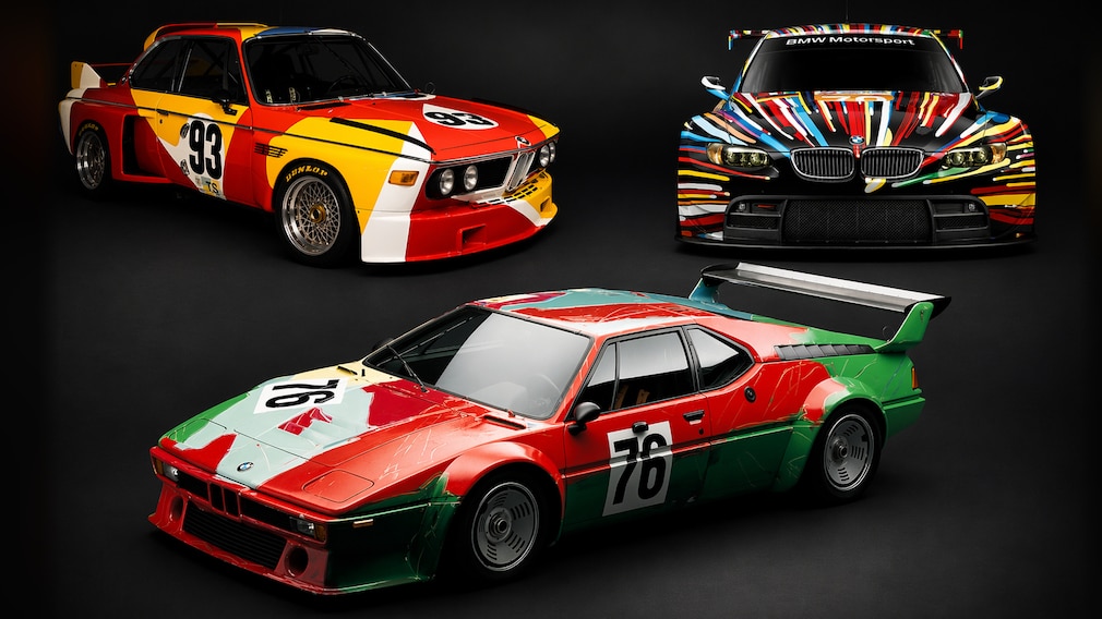 Collage aus BMW Art Cars: BMW 3.0 CSL Alexander Calder, BMW M3 GT2 Jeff Koons und BMW M1 Gruppe 4 Andy Warhol