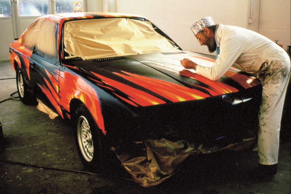 Ernst Fuchs arbeitet an seinem BMW Art Car BMW 635 CSi