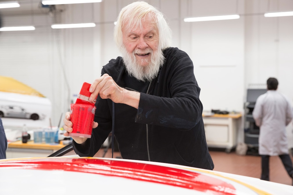 John Baldessari arbeitet an seinem BMW Art Car BMW M6 GTLM