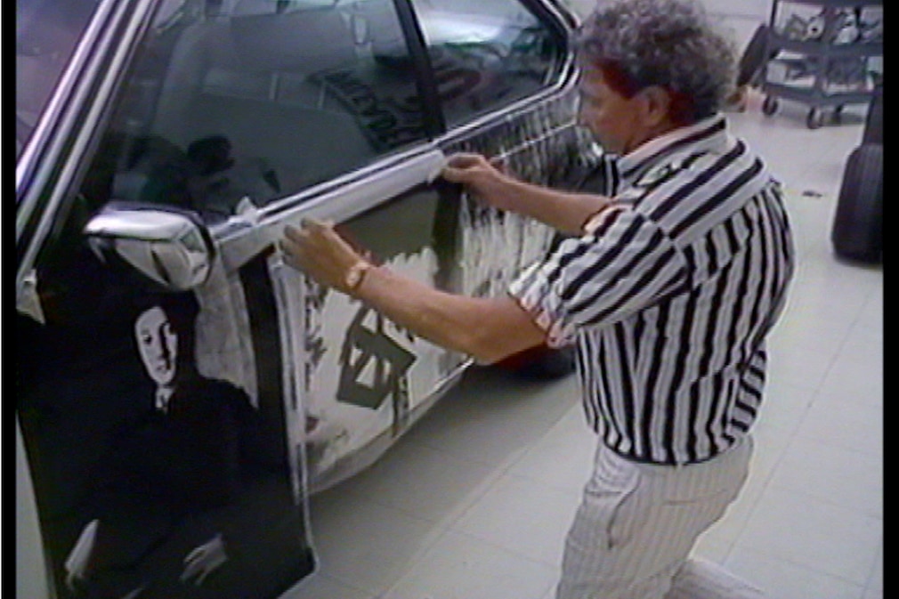 Robert Rauschenberg arbeitet an seinem BMW Art Car BMW 635 CSi