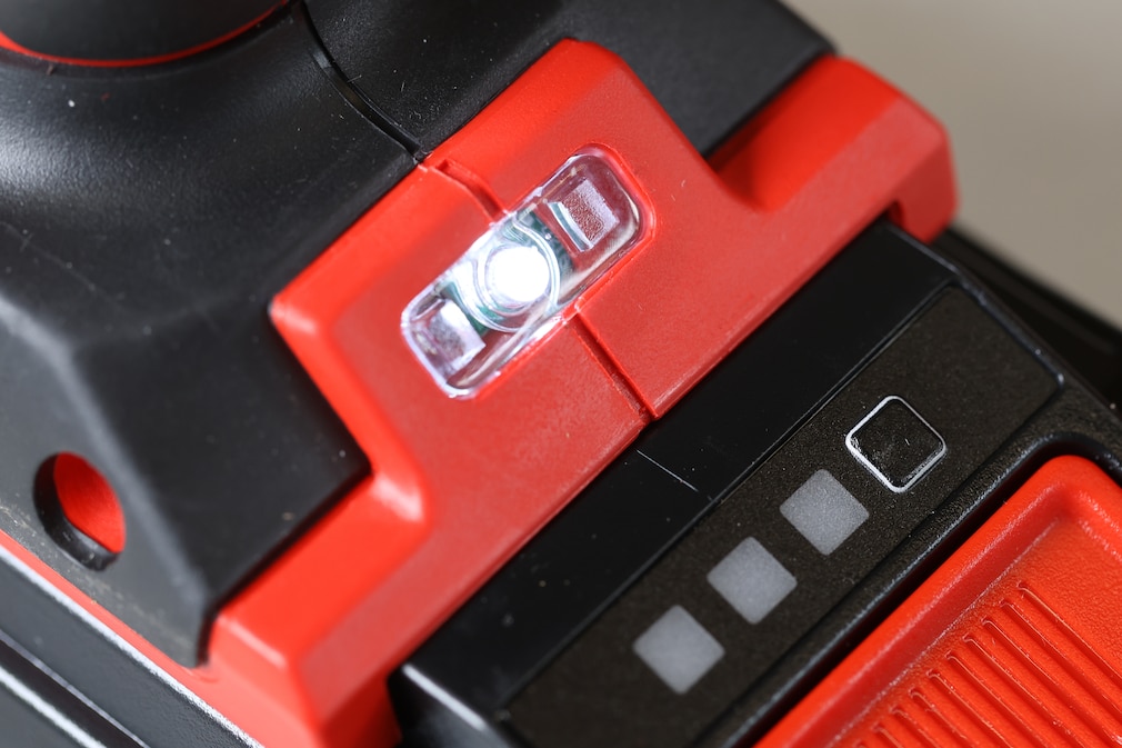 Ansicht der LED im Gerätefuß der Einhell-Heißklebepistole.