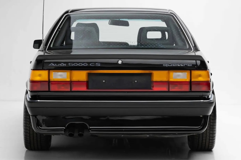 Audi 5000 CS Turbo quattro Rekordwagen von hinten, Studiofoto
