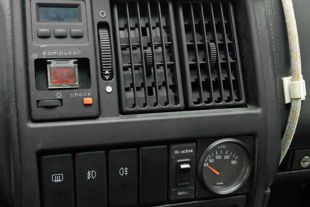 Details in der Mittelkonsole des Audi 5000 CS Turbo quattro Rekordwagens