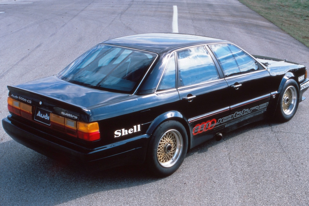 Rekordauto: Audi 5000 CS turbo quattro Baujahr 1986 schräg von hinten oben