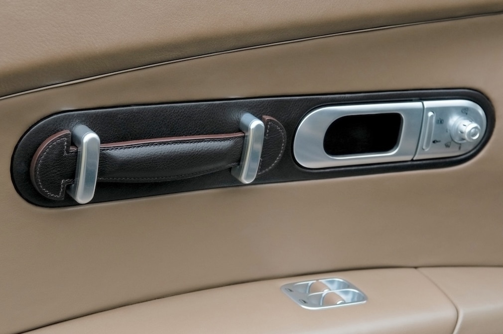 Türzuziehgriff im Bugatti Veyron 16.4 Fbg par Hermès