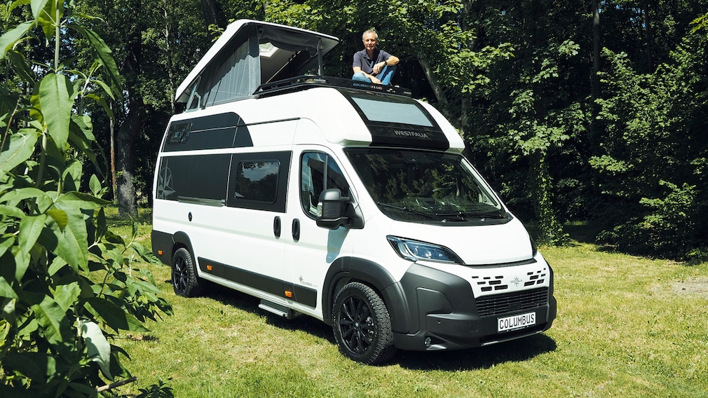 Wohnmobil mit Sky Lounge: So verrückt ist dieser Camper