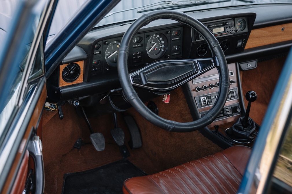 Cockpit des Fiat 130