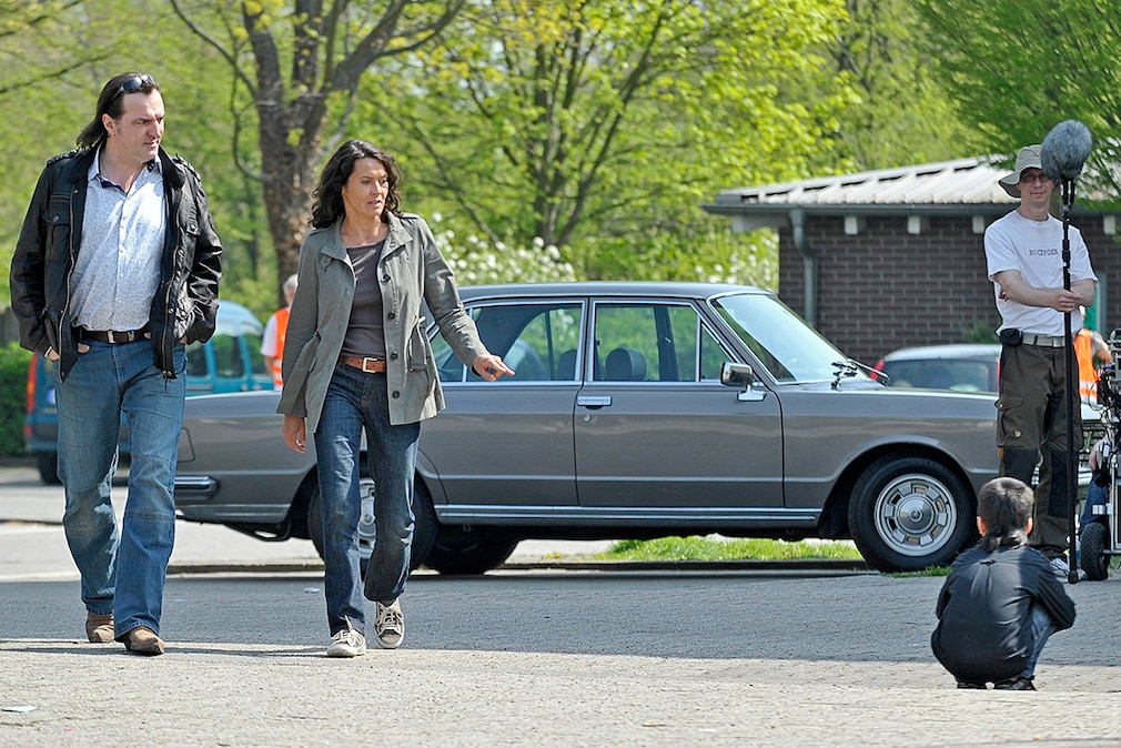 Tatort Dreh mit Lena Odenthal ist Ulrike Folkerts und Andreas Hoppe alias TATORT-Kommissar Mario Kopper.