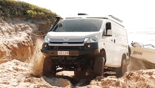 Toyota HiAce 4x4 von Headspace Campers