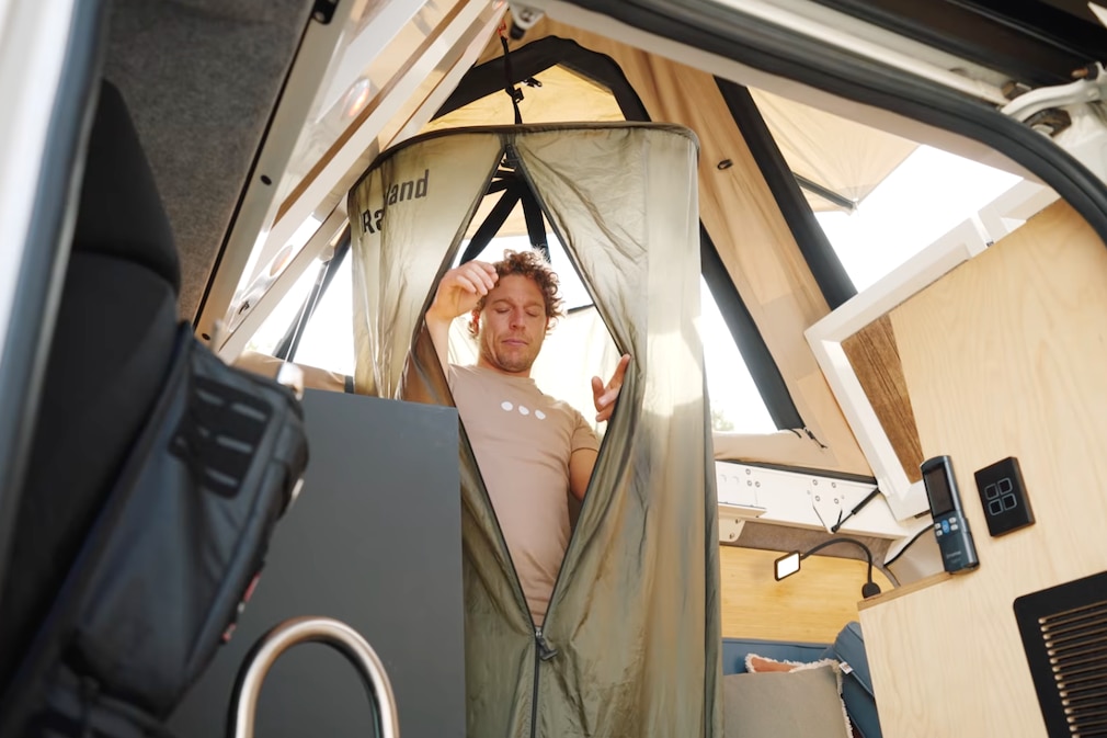 Toyota HiAce 4x4 von Headspace Campers