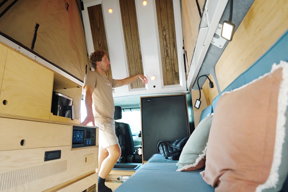 Toyota HiAce 4x4 von Headspace Campers