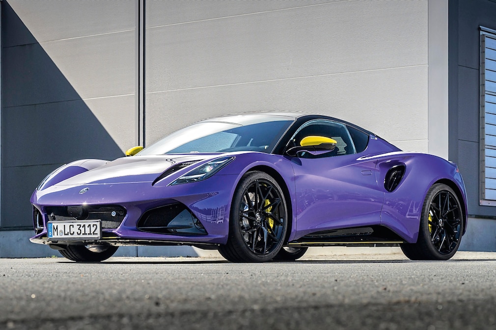 Lotus Emira V6 SE Racing Line