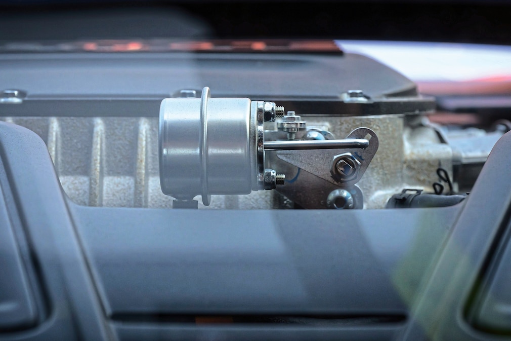 Lotus Emira V6 SE Racing Line