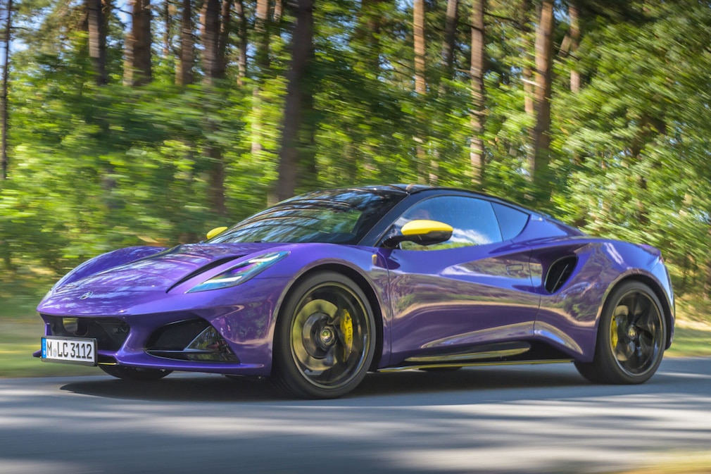 Lotus Emira V6 SE Racing Line