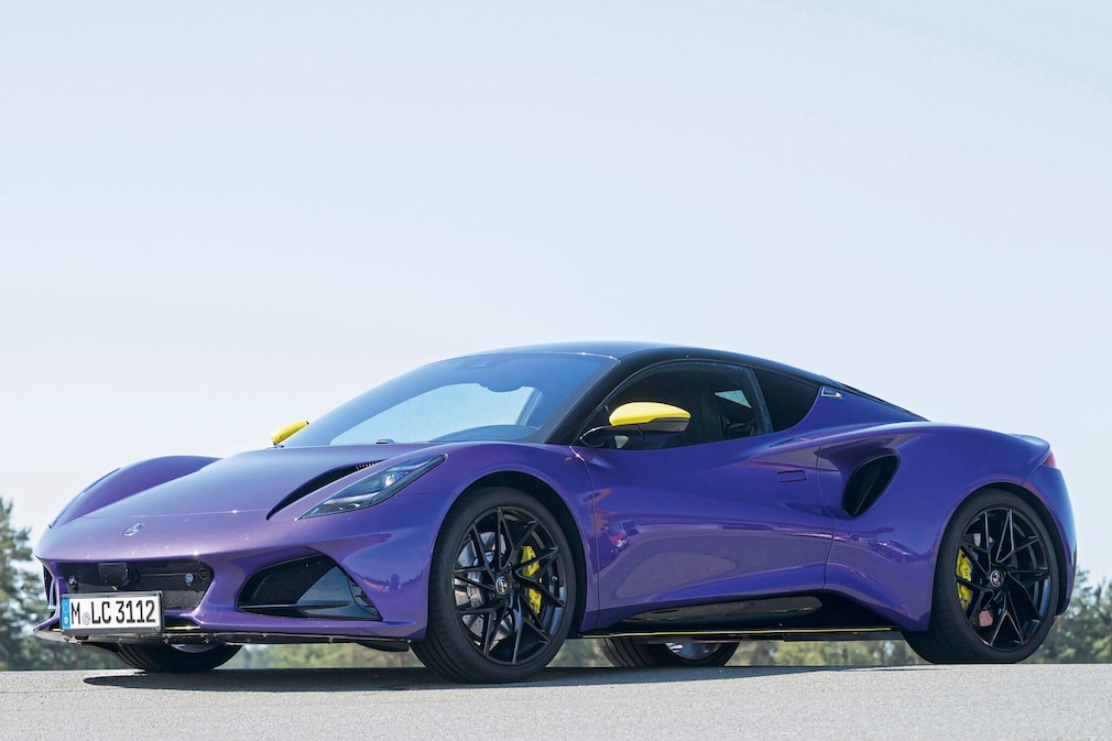 Lotus Emira V6 SE Racing Line