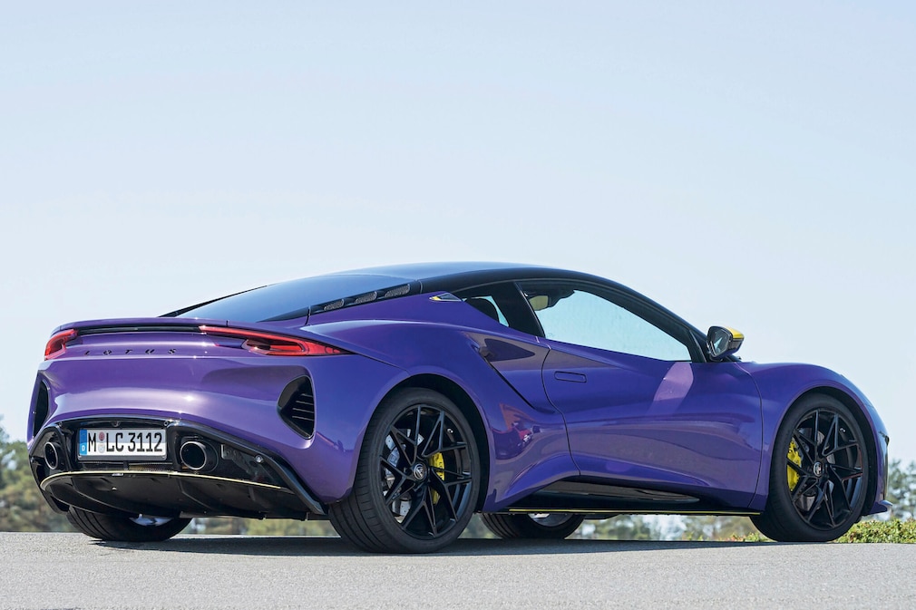 Lotus Emira V6 SE Racing Line