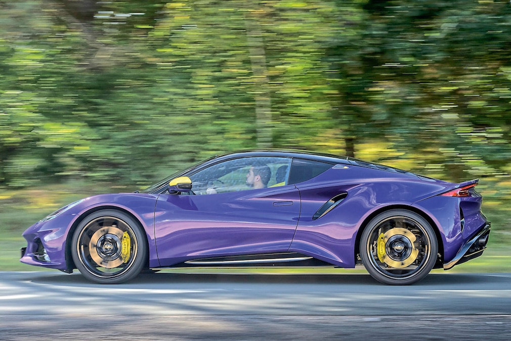 Lotus Emira V6 SE Racing Line