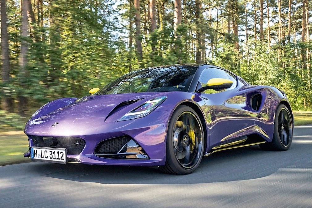 Lotus Emira V6 SE Racing Line