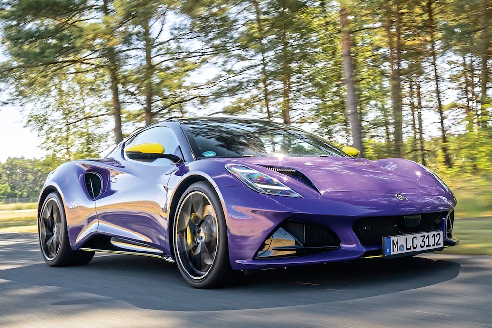 Lotus Emira V6 SE Racing Line